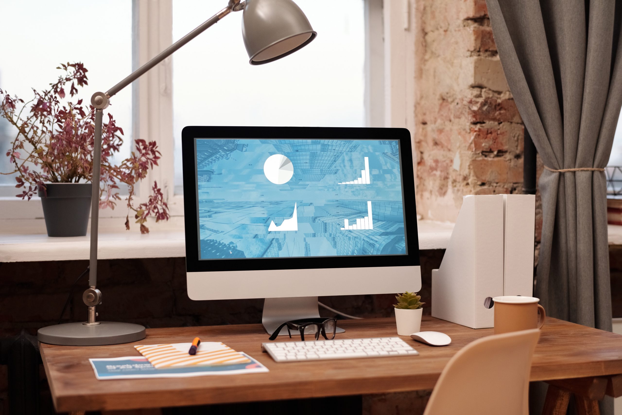 stylisher Designer Arbeitsplatz mit IMac